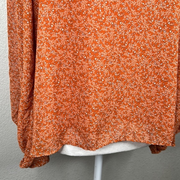 ASTR Boho Rust Ditsy Floral V-neck Long Sleeve Top Size Medium - Picture 3 of 7